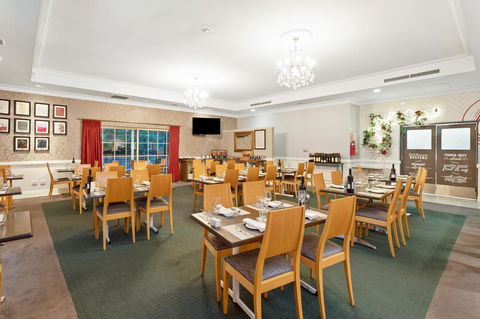 Coopers Colonial Motel - Accommodation BNB 11