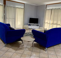 Bees Place - 3 bedroom home on 10 acres of land with distant ocean views - Accommodation BNB