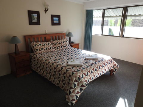 Placid Waters Holiday Apartments - Accommodation BNB 9
