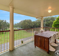 Immaculate Spacious Second Floor Unit Overlooking Pristine Parklands - Accommodation BNB