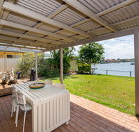 Lowset home on the canal - Dolphin Dr Bongaree - Accommodation BNB