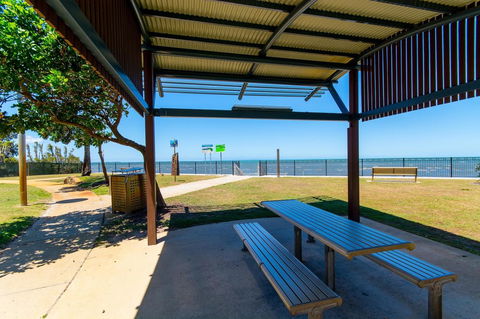 Waterviews,Pool, Wifi Its All Here !- Welsby Pde, Bongaree - Accommodation BNB 18