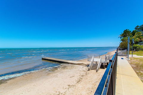 Waterviews,Pool, Wifi Its All Here !- Welsby Pde, Bongaree - Accommodation BNB 16