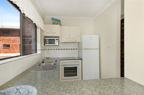 Waterviews,Pool, Wifi Its All Here !- Welsby Pde, Bongaree - Accommodation BNB 5