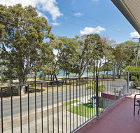 First floor unit close to shops park and waterfront - Accommodation BNB