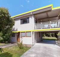 'Beach Break 1' 1/10 Lionel Street - upstairs unit with Aircon - Accommodation BNB
