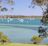 'Corlette Waterfront' 2/44 Danalene Parade - Waterfront Luxury WIFI Aircon Boat Parking - Accommodation BNB