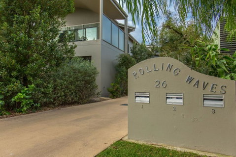 'Rolling Waves 2' On Ocean Drive - Accommodation BNB 0