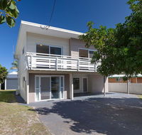 'SeaHaven' 2 Richardson Ave - Large home with Aircon Smart TV WIFI Netflix  Boat Parking - Accommodation BNB