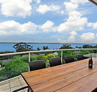 'The Bay' 25 Wallawa Rd - huge home with aircon spectacular views  chromecast - Accommodation BNB