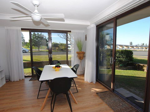 'Time And Tide' 1 - Ground Floor With Water Views - Accommodation BNB 0