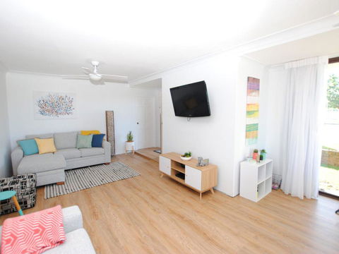 'Time And Tide' 1 - Ground Floor With Water Views - Accommodation BNB 1