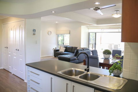 'Top Tier' Dog Friendly Holiday Home - Accommodation BNB 2