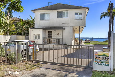 'Yacaaba' Beautiful Waterfront Location - Accommodation BNB 0