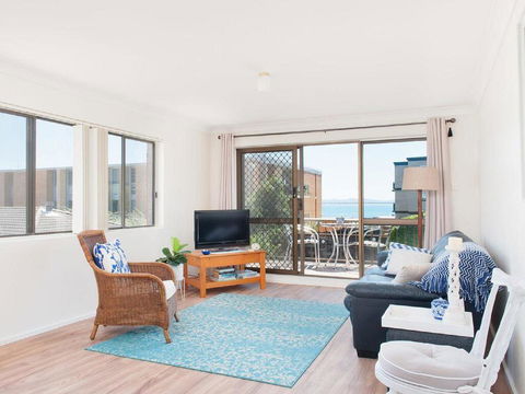 1 'BAHIA', 47 RONALD AVE - GREAT LOCATION WITH FILTERED WATER VIEWS - Accommodation BNB 2