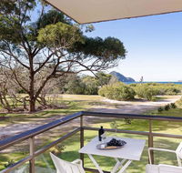 1 'Intrepid' 3 Intrepid Close - Amazing views of Shoal Bay only 100m from the Beach - Accommodation BNB