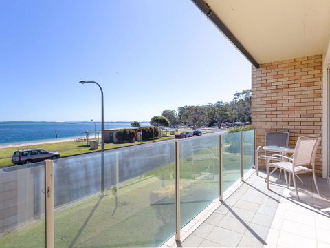 1 'Little Hut', 20 Kurrawa Close - Spectacular Water Views, NBN & Air Conditioned - Accommodation BNB 0