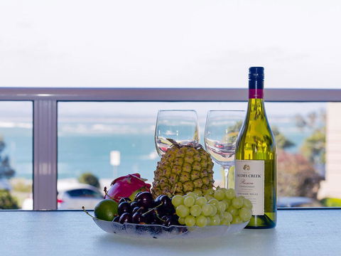 1 'Portofino' 7 Laman Street - Aircon & 1st Level Unit - Accommodation BNB 1