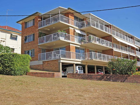 1 'Teramby Court' 104 Magnus Street - In Nelson Bay CBD - Accommodation BNB 2
