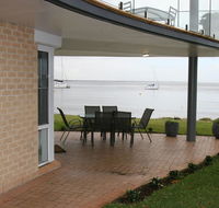 1 'The Clippers' 131 Soldiers Point Road - fabulous waterfront unit - Accommodation BNB