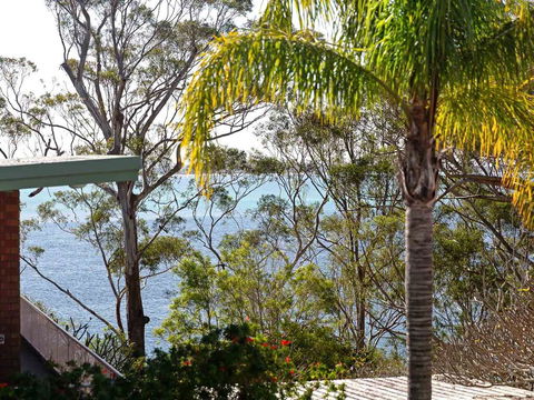 1 'Thurlow Lodge', 6 Thurlow Avenue - Air Conditioned & Pool In The Heart Of Town - Accommodation BNB 0