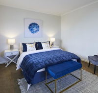 1 Bdrm Top Floor Apt With Sunroom - Accommodation BNB