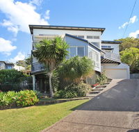 10 Barra Crescent Coolum Beach 500 BOND WIFI walking distance to beach - Accommodation BNB