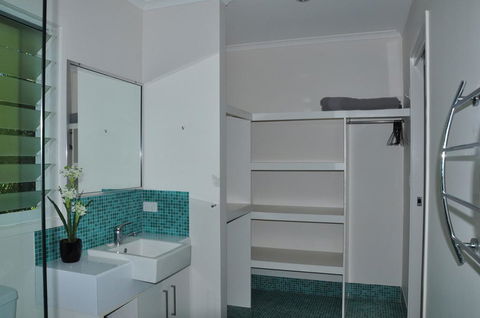 10 Double Island Drive - Modern Family Home, Centrally Located, Swimming Pool & Outdoor Area - Accommodation BNB 2