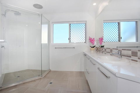 10 Mona Vista Crt, Coolum Beach, VIEWS, WiFi, Pet Friendly - Accommodation BNB 3