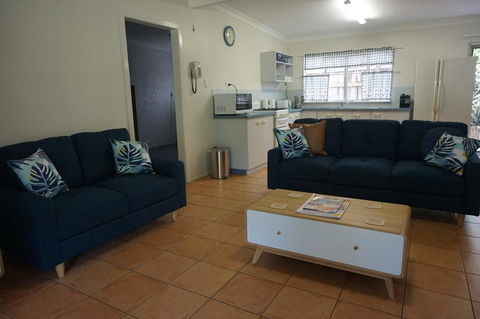 11 Bomburra Court - Rainbow Beach, Comfortable Beach House, Plenty Of Boat Parking - Accommodation BNB 0