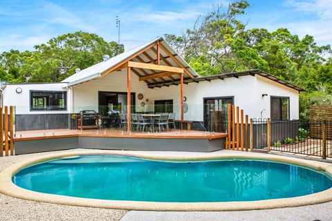 11 Naiad Court - Rainbow Shores, Fantastic Family Retreat, Swimming Pool, 200m To Beach, Free Wi-Fi - Accommodation BNB 0