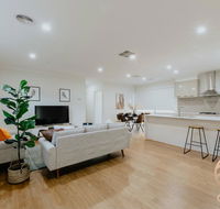 118 Refreshing 3BR Werribee Family House - Accommodation BNB