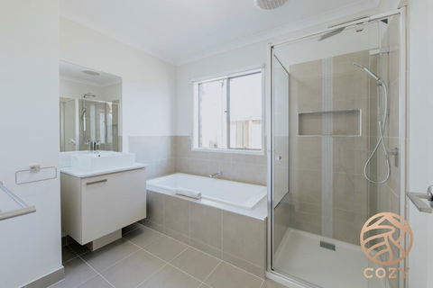 118 Refreshing 3BR Werribee Family House - Accommodation BNB 1