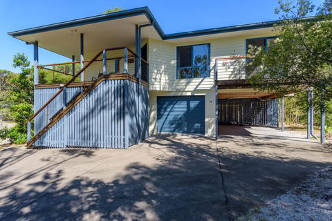 12 Ibis Court - Highset Beach House With Natural Bushland Gardens And Covered Decks - Accommodation BNB 1