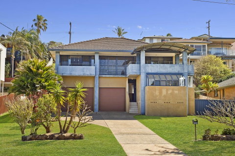 143 Matthew Flinders Drive, Port Macquarie - Accommodation BNB 1
