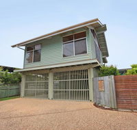 18 Northbeach Place Mudjimba Beach - Pet Friendly Linen Included WIFI - Accommodation BNB