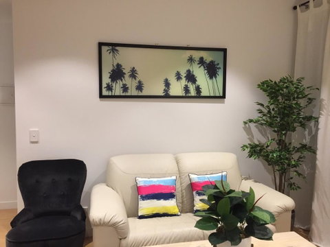 18 Surflen St - Accommodation BNB 1