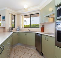 2 'Peninsula Waters' - three bedroom unit with spacious private courtyard  WIFI - Accommodation BNB