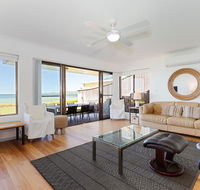 2 'The Pelicans' 53 Soldiers Point Road - ground floor unit on the waterfront - Accommodation BNB