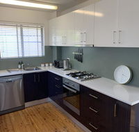 2 Bed Bar Beach Apartment - stroll to beach  cafes supermarket apartment 6 - Accommodation BNB