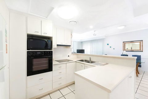 2 Bedroom Alex Unit - Ocean, Pool And Park Views - Accommodation BNB 1