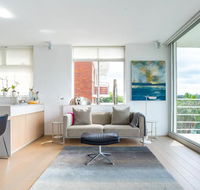 2 Bedroom Apartment with Bay View - Accommodation BNB