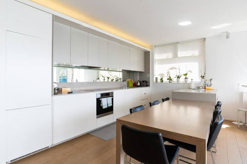 2 Bedroom Apartment With Bay View - Accommodation BNB 1