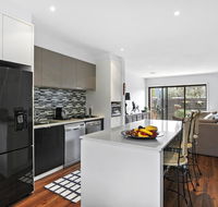2 Bedroom Townhouse - Family  Corporate Bookings Only - Accommodation BNB