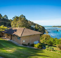2 Water Crescent - Retro Haven - Accommodation BNB