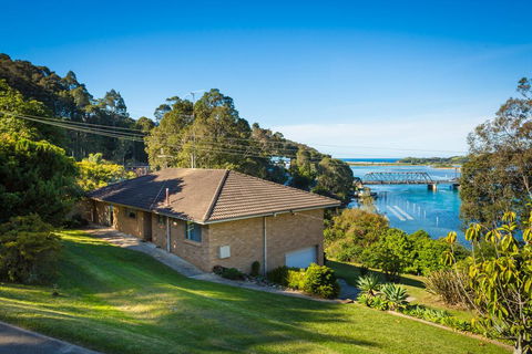 2 Water Crescent - Retro Haven - Accommodation BNB 0