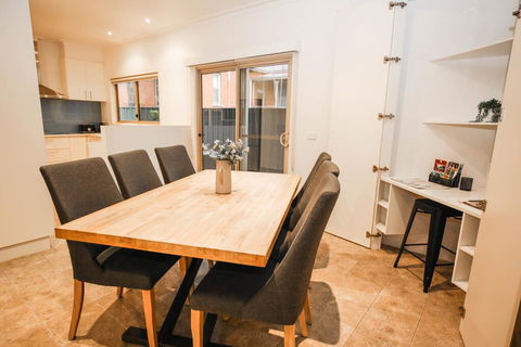 22 Riverside - Accommodation BNB 1