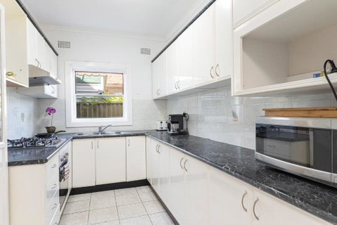 Belmore Brand New Renovated 3Br House AC & Parking - Accommodation BNB 4