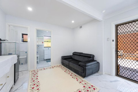 Belmore Brand New Renovated 3Br House AC & Parking - Accommodation BNB 1