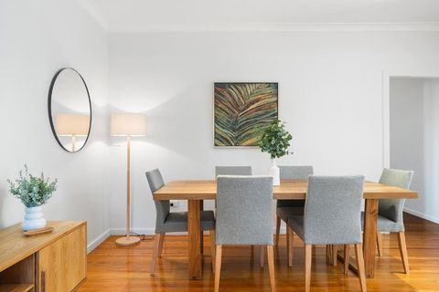Bright 3-Bed With Garden By Banks Street Reserve - Accommodation BNB 1